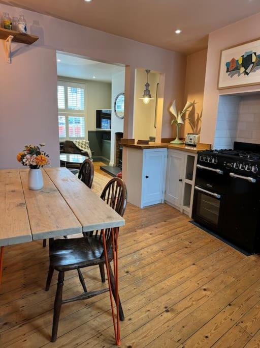 Spring Crescent Cottage In Rye Bagian luar foto